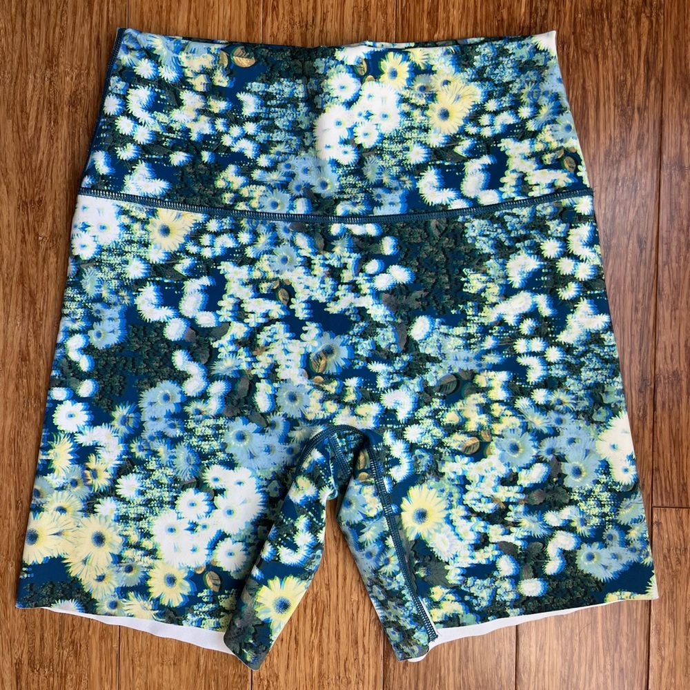 Aerie Offline Bike Shorts size large blue yellow